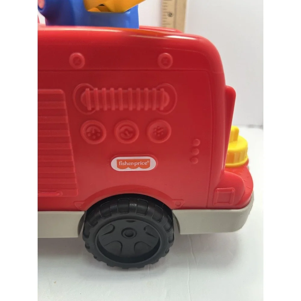 Fisher-Price Little People Red Fire Truck Toy Vehicle 2 Firefighters Lights Kids